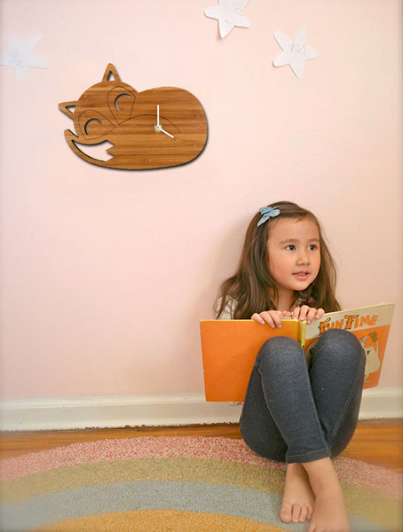 Drveni moderan ukrasni sat u obliku mačke