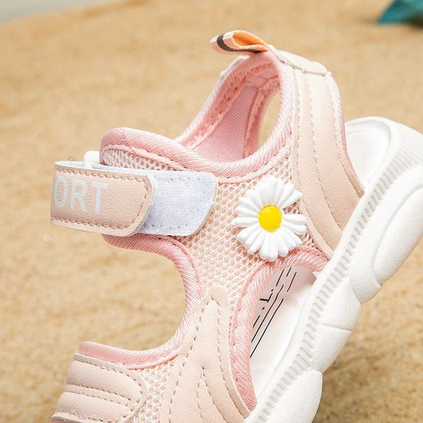 Παιδικά σανδάλια με πλέγμα και τρισδιάστατο λουλούδι