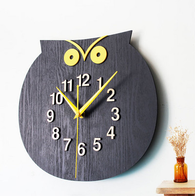 Ceas modern de perete în formă de bufniță