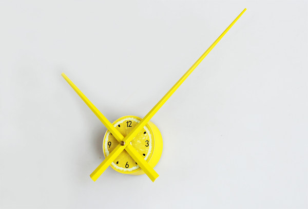 Ceas decorativ mic modern cu fructe