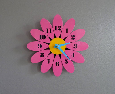 Ceas decorativ actual în formă de floare