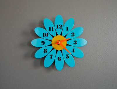 Ceas decorativ actual în formă de floare