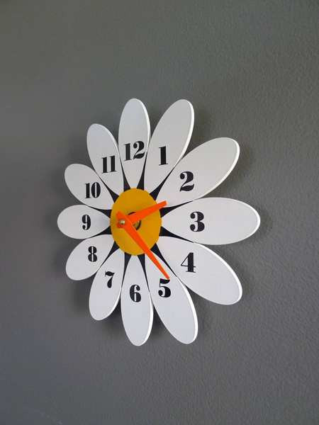 Ceas decorativ actual în formă de floare