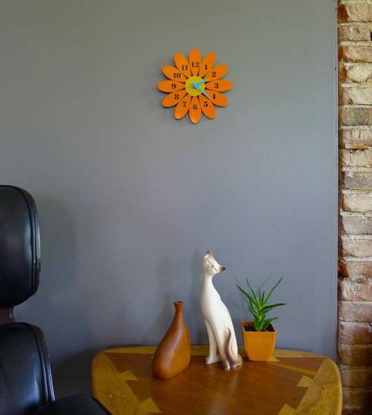 Ceas decorativ actual în formă de floare