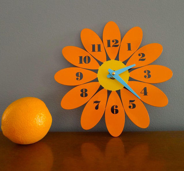 Ceas decorativ actual în formă de floare