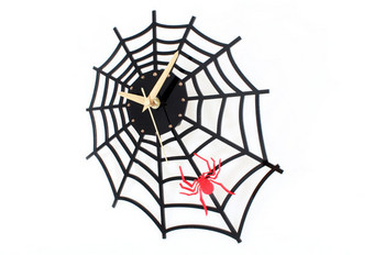 Актуален декоративен часовник с паяк и паяжина