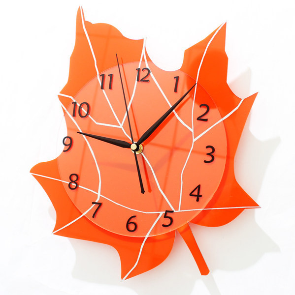 Elegantan ukrasni sat u obliku lista