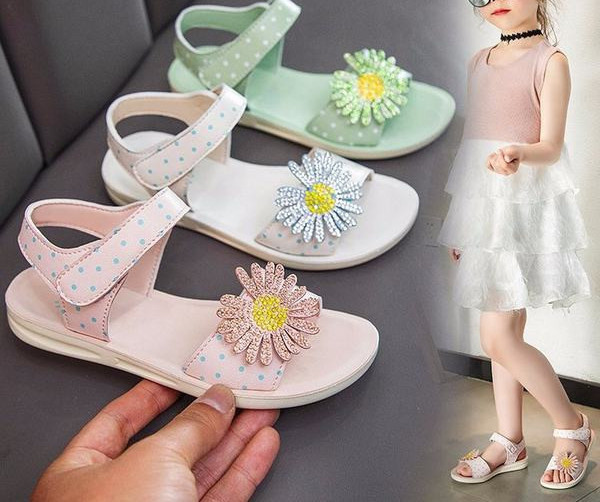 Model nou de sandale pentru copii cu floare si talpa plata