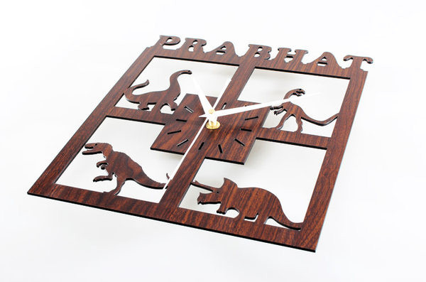 Ceas decorativ modern în formă pătrată cu animale și inscripția PRABHAT