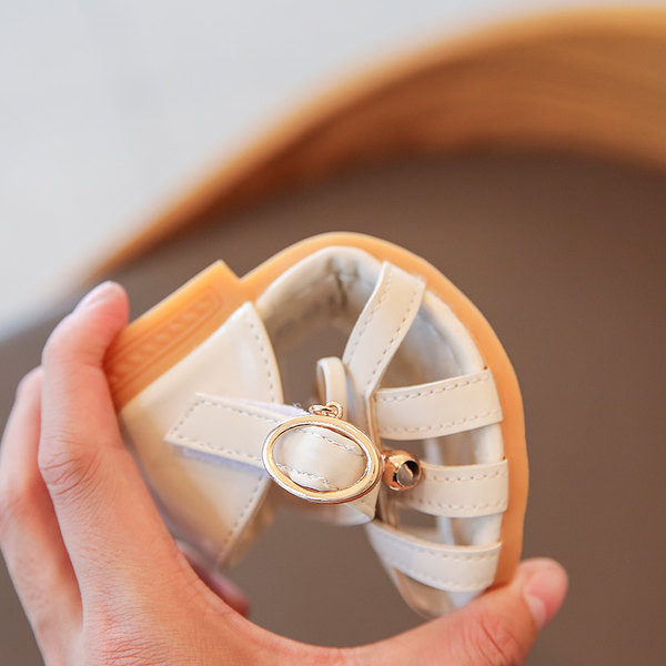 Nahast laste sandaalid paelaga tüdrukutele