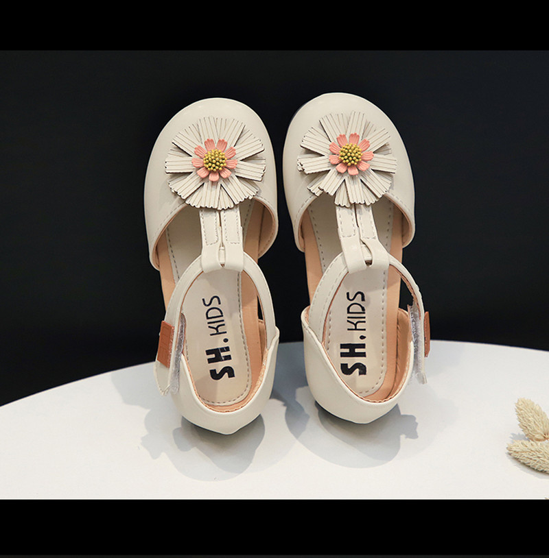 Dječje kožne sandale s cvijetom i naljepnicama