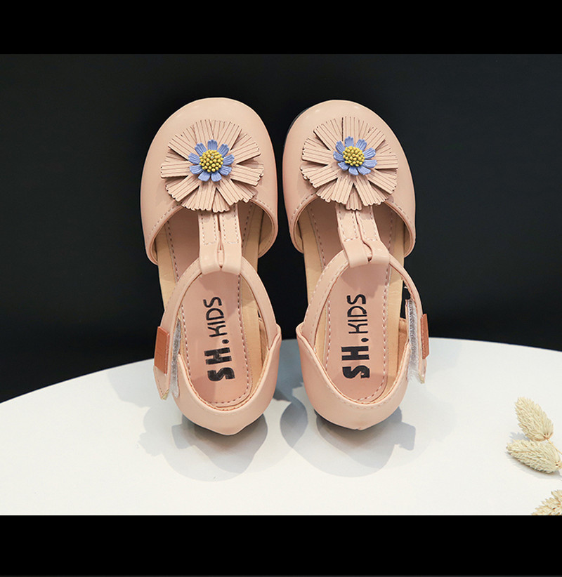 Dječje kožne sandale s cvijetom i naljepnicama
