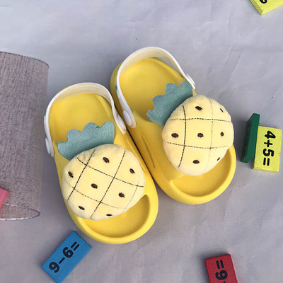 Νέο μοντέλο από καουτσούκ σανδάλια με τρισδιάστατο στοιχείο