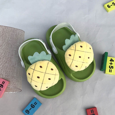 Νέο μοντέλο από καουτσούκ σανδάλια με τρισδιάστατο στοιχείο