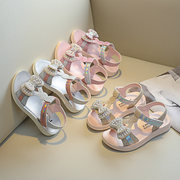 Model nou de sandale pentru copii cu perle si panglica