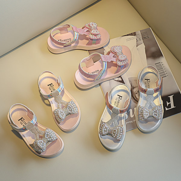 Model nou de sandale pentru copii cu perle si panglica