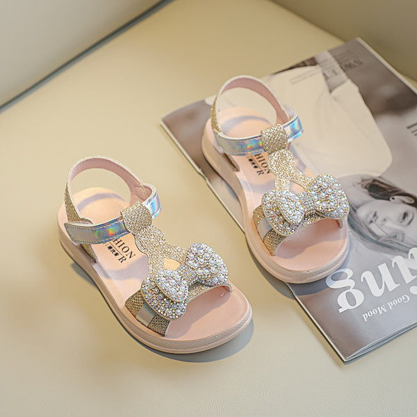 Model nou de sandale pentru copii cu perle si panglica