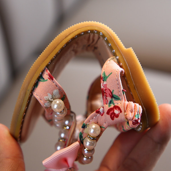 Παιδικά χρωματιστά σανδάλια με πέρλες και κορδέλα