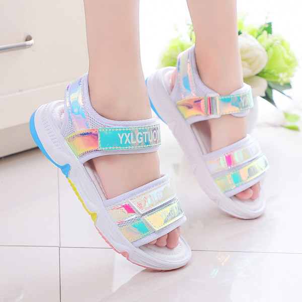 Model nou de sandale pentru copii cu petice si talpa moale