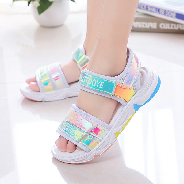 Model nou de sandale pentru copii cu petice si talpa moale