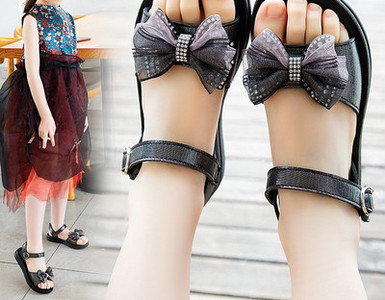 Model nou de sandale pentru copii din piele ecologica cu panglica de tul pentru fete