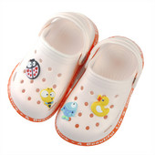 Καλοκαιρινά crocs με επιγραφές και τρισδιάστατα στοιχεία