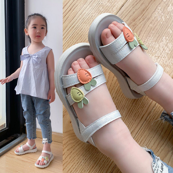 Novi model dječjih sandala sa naljepnicama i 3D elementom u tri boje