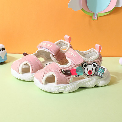 Model nou de sandale pentru copii cu aplicatie si talpa aspra