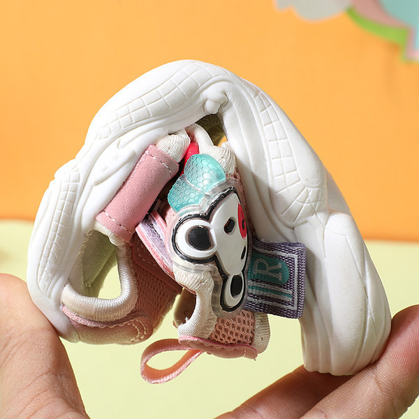 Model nou de sandale pentru copii cu aplicatie si talpa aspra