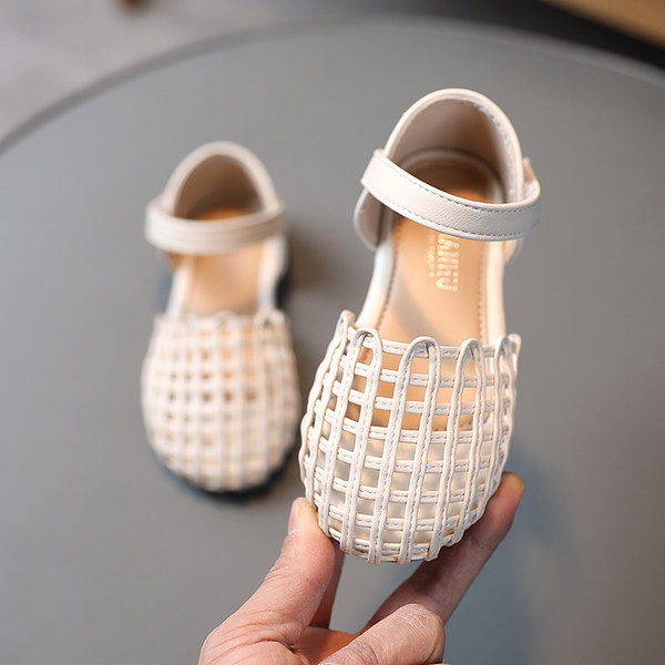 Model nou de sandale din piele pentru copii cu autocolante pentru fete