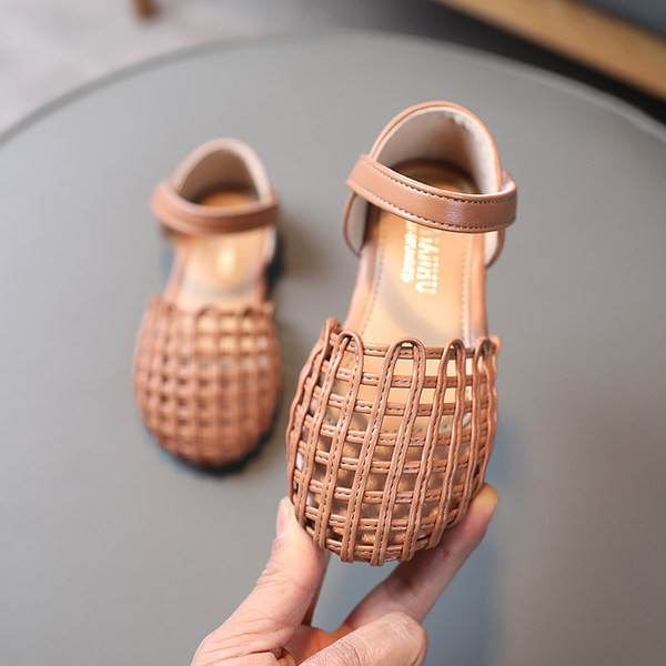 Model nou de sandale din piele pentru copii cu autocolante pentru fete