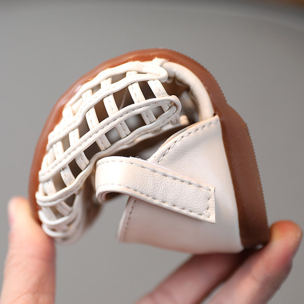 Model nou de sandale din piele pentru copii cu autocolante pentru fete