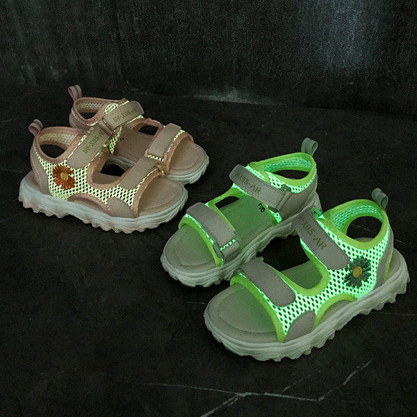 Sandale pentru copii luminoase pentru fete cu broderie