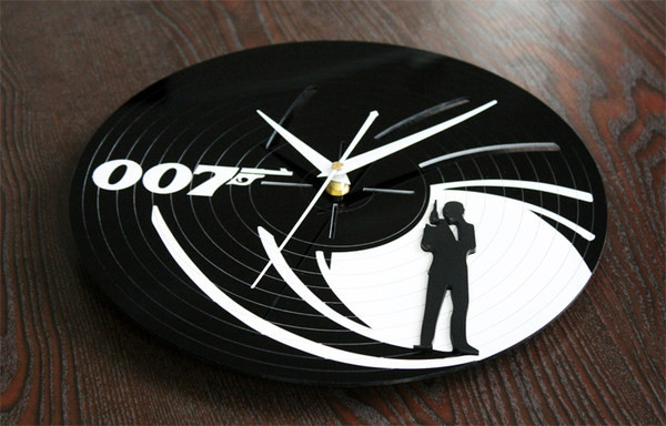 Ceas de vinil în formă rotundă pentru perete cu inscripția 007