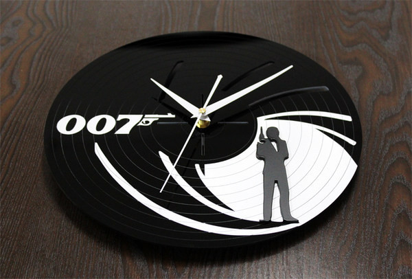 Ceas de vinil în formă rotundă pentru perete cu inscripția 007