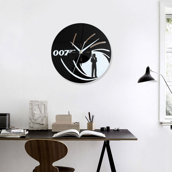 Ceas de vinil în formă rotundă pentru perete cu inscripția 007