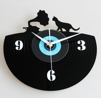 Ceas rotund de perete de vinil cu o pisica