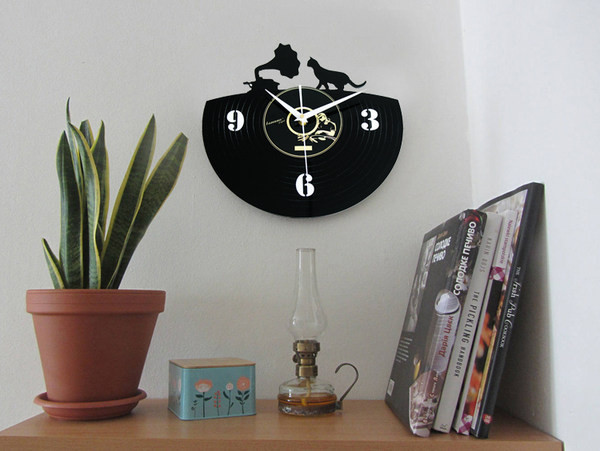 Ceas rotund de perete de vinil cu o pisica