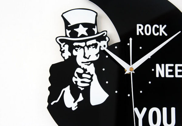 Ceas modern decorativ din vinil cu inscripția Rock are nevoie de tine