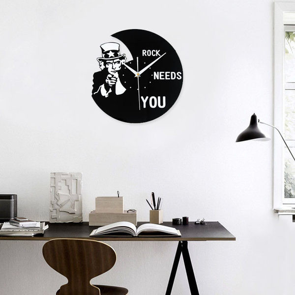 Ceas modern decorativ din vinil cu inscripția Rock are nevoie de tine