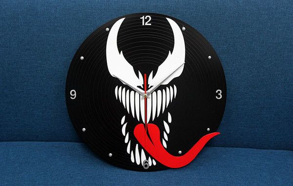 Ceas de perete rotund elegant din vinil