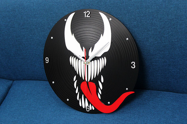 Ceas de perete rotund elegant din vinil