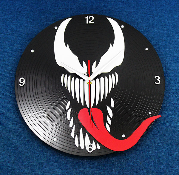 Ceas de perete rotund elegant din vinil