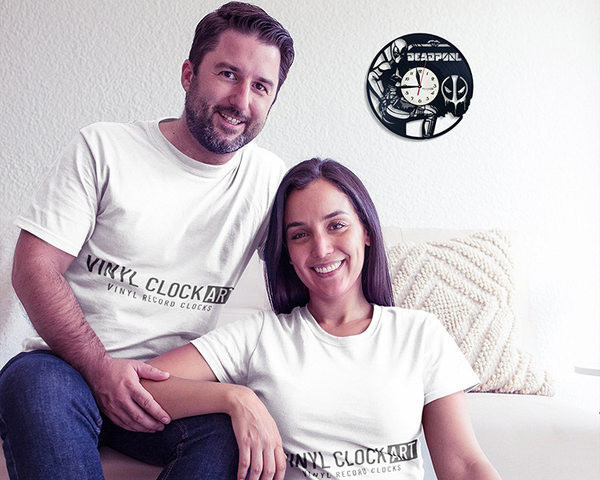 Ceas de vinil la zi în formă rotundă pentru perete cu inscripția Deadpool