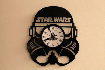 Модерен винилов стенен часовник с надпис Star Wars