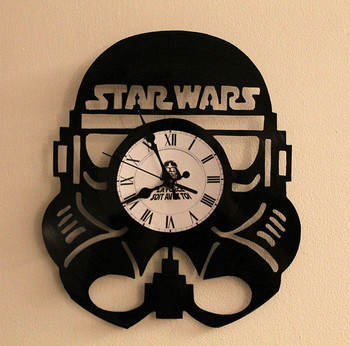 Модерен винилов стенен часовник с надпис Star Wars