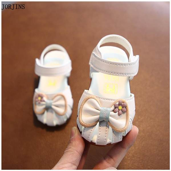 Sandale bebelusi pentru fete cu autocolante - mai multe modele