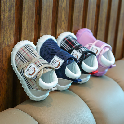 Модерни бебешки обувки с лепенки подходящи за момичета и момчета