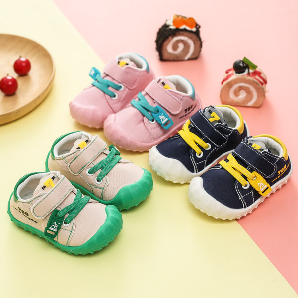 Pantofi moderni pentru bebelusi cu autocolante potriviti pentru fete si baieti