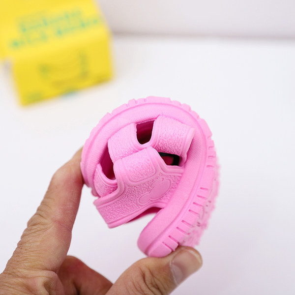 Sandale pentru bebeluși cu autocolant și elemente 3D